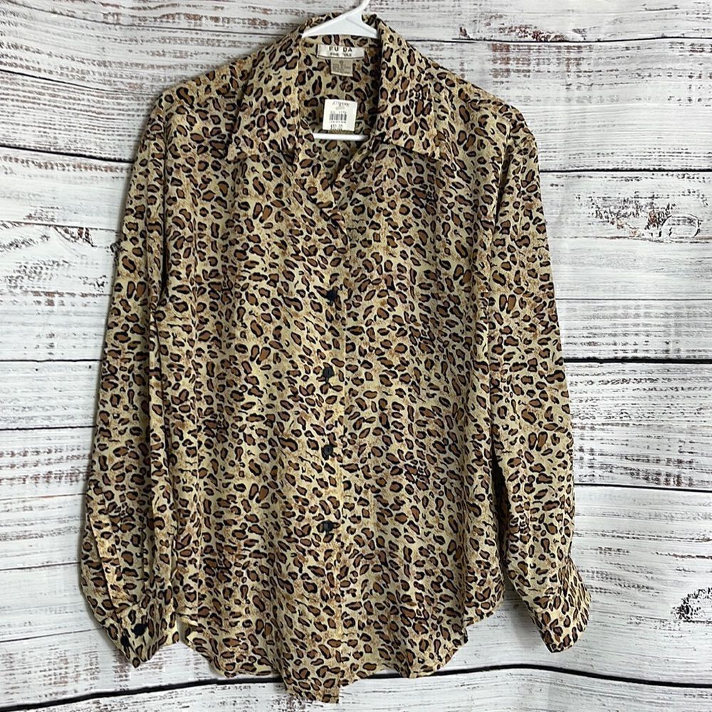 ‎Vintage FU DA Blouse Womens Size Medium  leopard print silk Button Up Top New